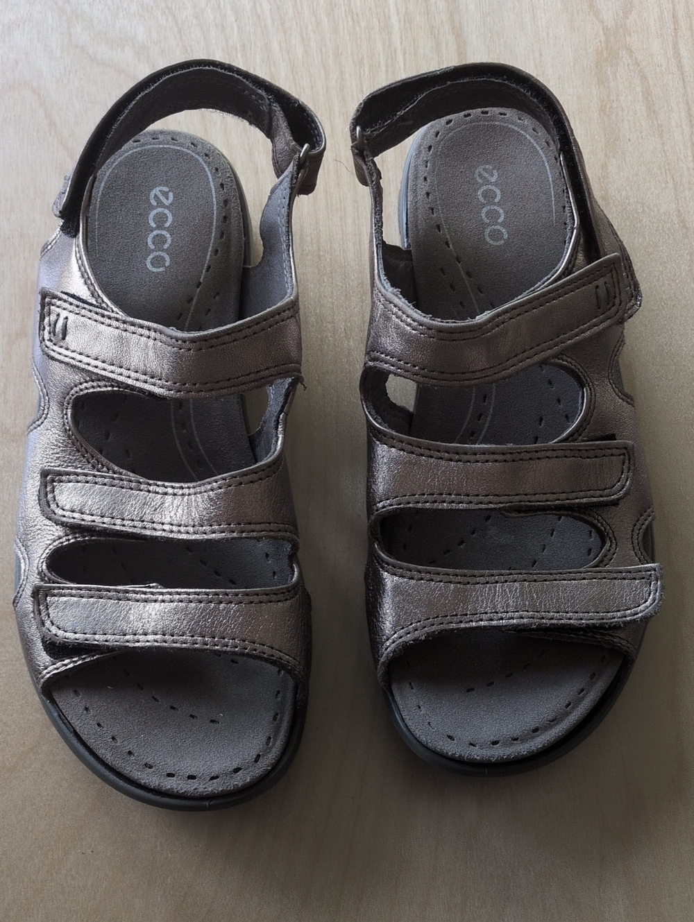 Clearance-closet! Ecco Three Strap Metallic Color Size 38  Sandals - - Picture 2 of 8